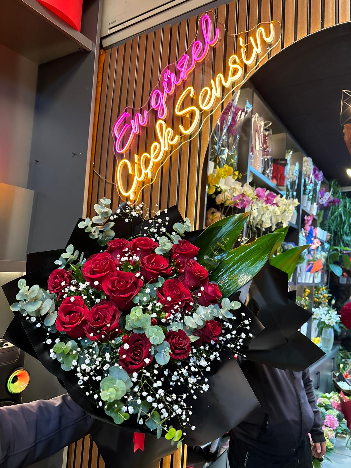 kırmızı güllü buketimiz 