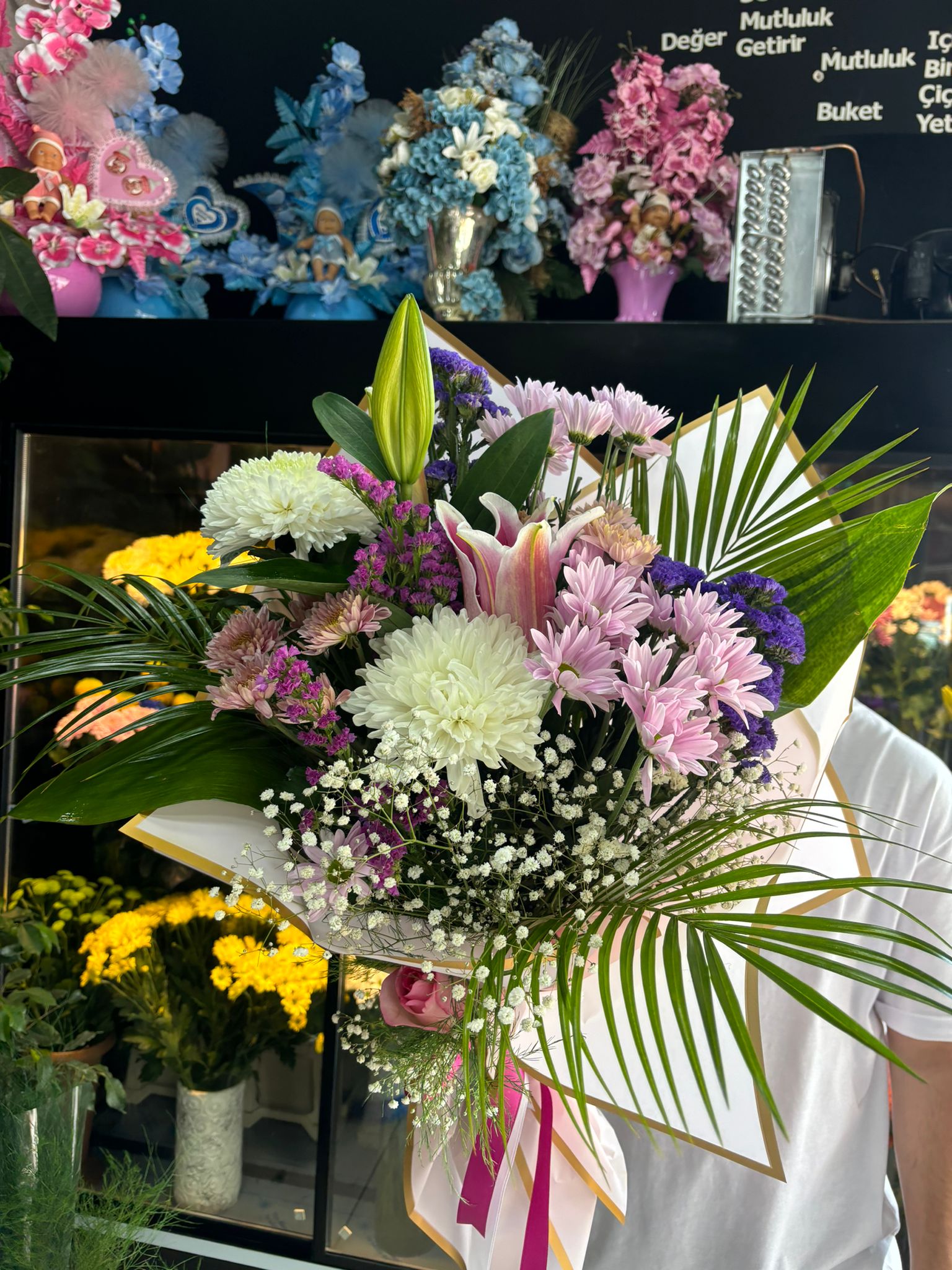 Yeşil Tonlarında Beyaz Fuşya Demet Aranjmanlar 